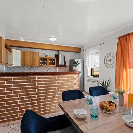 Sea View Apartments With Shared Pool بومير المظهر الخارجي الصورة