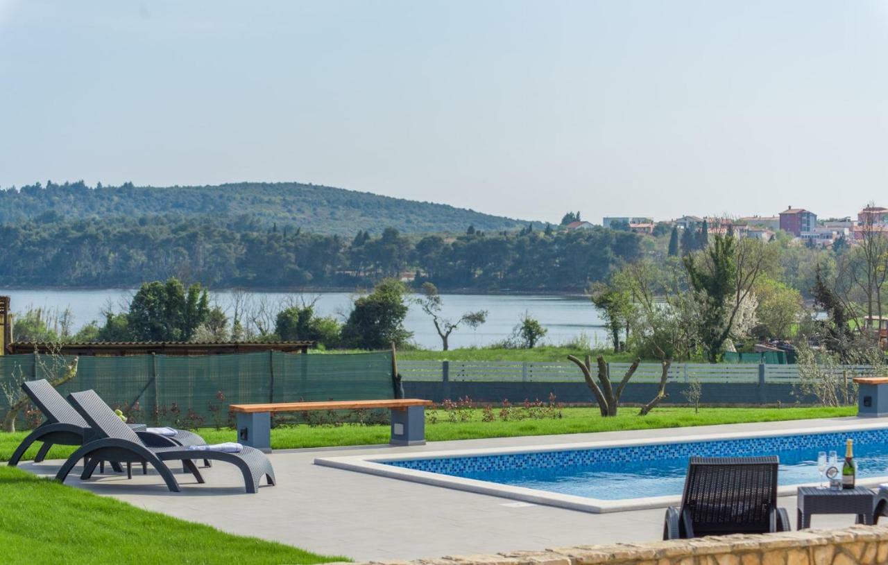 Sea View Apartments With Shared Pool بومير المظهر الخارجي الصورة